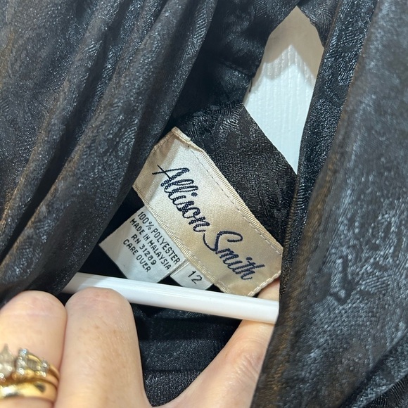 Vintage Allison Smith Black Sateen Blouse Textured Rose Patterned Pleated Sz 12 - Picture 3 of 11